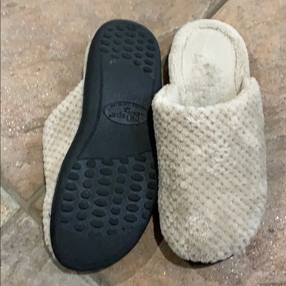Women’s ISO Spa slippers size 7 like new. - Picture 2 of 2